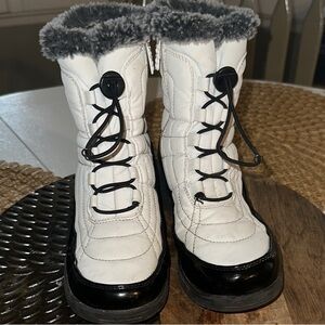 TOTES White and Black women’s Snow Boots